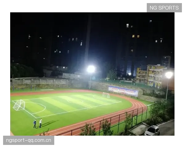 主队球场照明突发熄灭：一场突如其来的中断背后隐藏的深意